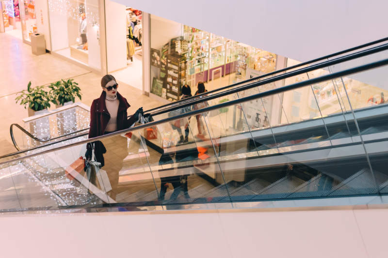 IBS_Dienstleistungen_Mehr_Dienstleistungen_Rolltreppe_Escalator_Mall_Shopping_Einkaufszentrum